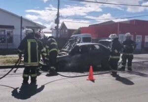 Vehículo se incendió en población Aves Australes