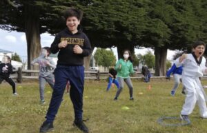 Alumnos de la Escuela de Taekwondo de Israel Andrade entrenaron al aire libre