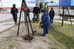 Vecinos de Natales instalaron la primera piedra de la Obra de Confianza