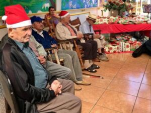 Adultos mayores podrán recibir visitas de sus más cercanos en Nochebuena y Año nuevo