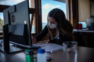 Casos activos casi llegan a 500, mientras otras 13 personas violaron cuarentena