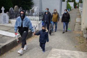 Vecinos destacan reapertura dominical del Cementerio Municipal