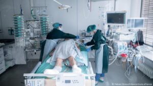 Preocupación por falta de personal para las camas UCI en Hospital Clínico