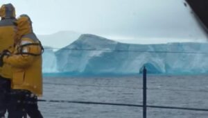 Investigarán posible catástrofe marina que podría producir iceberg equivalente a 390 canchas de fútbol