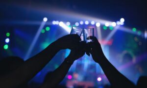 Salud iniciará sumario sanitario por matrimonio en Williams y fiesta clandestina en Punta Arenas