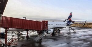 Dos alertas de casos de Covid 19 entre pasajeros procedentes de Santiago activan protocolos de seguridad en aeropuerto de Punta Arenas