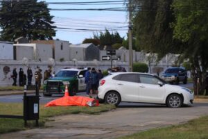 Motociclista muere tras impactar con vehículo en Av. Bulnes con Capitán Guillermos