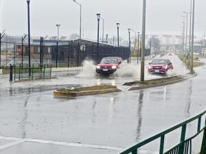 Intensas lluvias en Punta Arenas generaron inundación en la Costanera