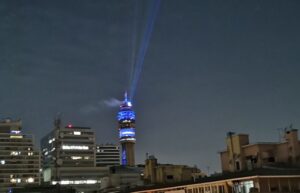 Débil show de luces anunciado por Entel obliga suspensión del espectáculo en Punta Arenas y otras partes de Chile