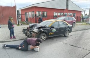 Taxista ebrio provocó accidente de tránsito y agredió al conductor afectado