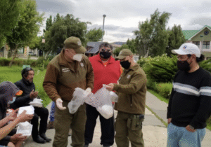 Carabineros entregó almuerzos a vecinos en situación de calle en Puerto Natales
