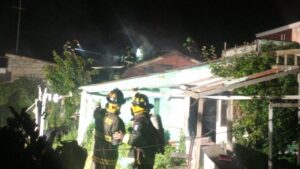 Incendio destruyó vivienda interior del Barrio San Miguel de Punta Arenas