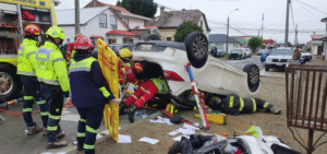 Dramático rescate: Conductor ebrio quedó atrapado luego de chocar y volcar su auto