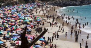 Covid-19: Chile sube 58% sus casos nuevos en 14 días y mantiene 5 regiones con positividad sobre 10%