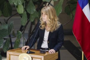 “Estoy por perfeccionar  las leyes de excepción para  zonas extremas, no eliminarlas”
