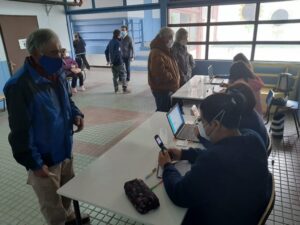 Dieron comienzo a proceso que vacunará a profesionales de la educación y choferes del transporte público