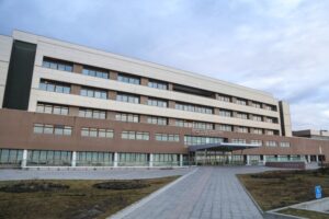 Joven se habría lanzado del quinto piso del Hospital Clínico de Magallanes