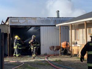 Incendio destruyó galpón en Porvenir