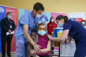 Magallanes lidera porcentaje de personas que han recibido la dosis