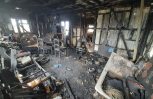Piden ayuda para abuelo que perdió todo en incendio