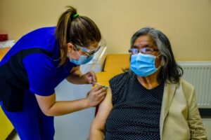 Más de 5 mil 800 magallánicos han sido vacunados en las dos primeras jornadas