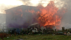 Adulto mayor resulta damnificado en incendio que destruyó por completo su vivienda