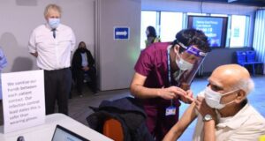 Reportan fuerte retroceso de contagios en Reino Unido tras vacunación de 10 millones de personas