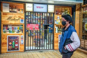 Botillerías denuncian favoritismo de distribuidoras hacia los supermercados