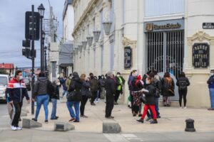 Pese a estabilización de números Covid, autoridades ven con cautela algún avance en plan Paso a Paso