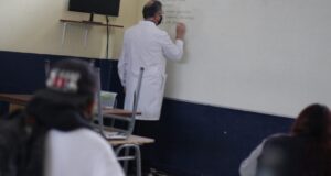 Estudio de la U.de Chile: 64% de padres cree que retorno a clases debe estar ligado a la vacuna