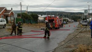 Camionero se dio a la fuga luego de cortar tendido eléctrico y generar ruptura de medidor de gas