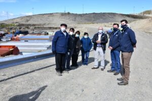 Municipio instala barrera de defensa caminera en el sector de Loteo Varillas