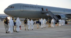 Gobierno concreta expulsión administrativa más grande de migrantes ilegales con vuelo desde Iquique