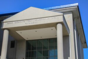 Hombre que habría agredido a su pareja queda con arresto domiciliario total
