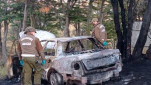 Dos sospechosos fueron detenidos por incendio de vehículo en Parque María Behety