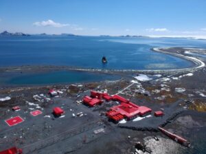 Remolcador Lautaro llegó al Círculo Polar Antártico