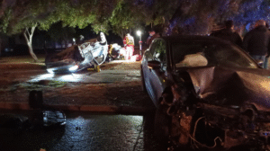 Violenta colisión terminó en volcamiento con una persona atrapada