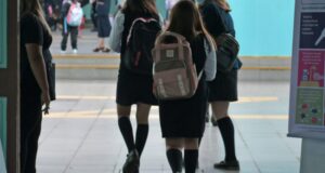 Tras 3 días de clases, 43 colegios ya presentan casos de covid-19