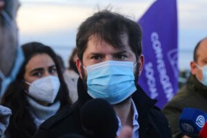 Boric llama a realizar primarias a toda la oposición