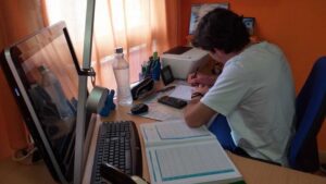 Alrededor de 11 mil estudiantes de establecimientos municipales iniciarán el año escolar con clases telemáticas