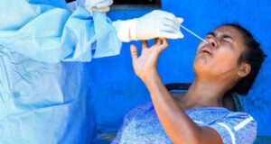 Casos globales de covid-19 aumentan por tercera semana consecutiva