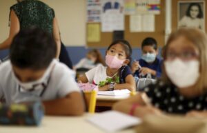 Presentan Seguro Escolar Covid-19 para más de 3,2 millones de alumnos