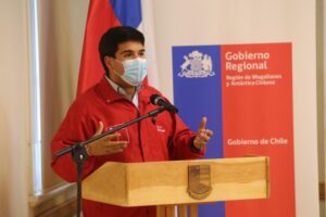 Julio Isamit culminó su itinerario por la región con la entrega de últimos 15 títulos de dominio