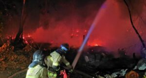 Declaran Alerta Roja para Valparaíso, Viña del Mar y Quilpué por dos incendios forestales
