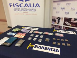 Detienen a mujer por microtráfico de cocaína y cannabis sativa