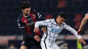 Inter de Milán da otro salto al título en Italia con triunfo ante Bologna