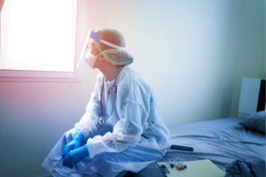 El covid-19 no da señales de abandonar: más de 893 mil casos en el mundo en 24 horas
