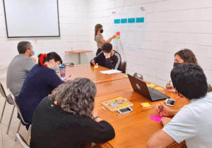 600 apoderados de la Escuela Bernardo O’Higgins recibieron capacitación en educación a distancia