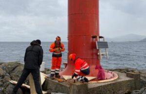 Barcaza Elicura reparó señalización y reabasteció a personal de los faros Félix y Fairway