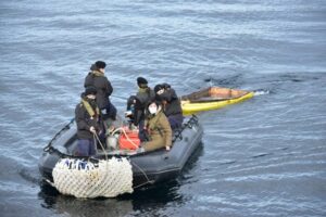 Ferry “Pathagon” encontró en el Estrecho de Magallanes bote de hombre desaparecido